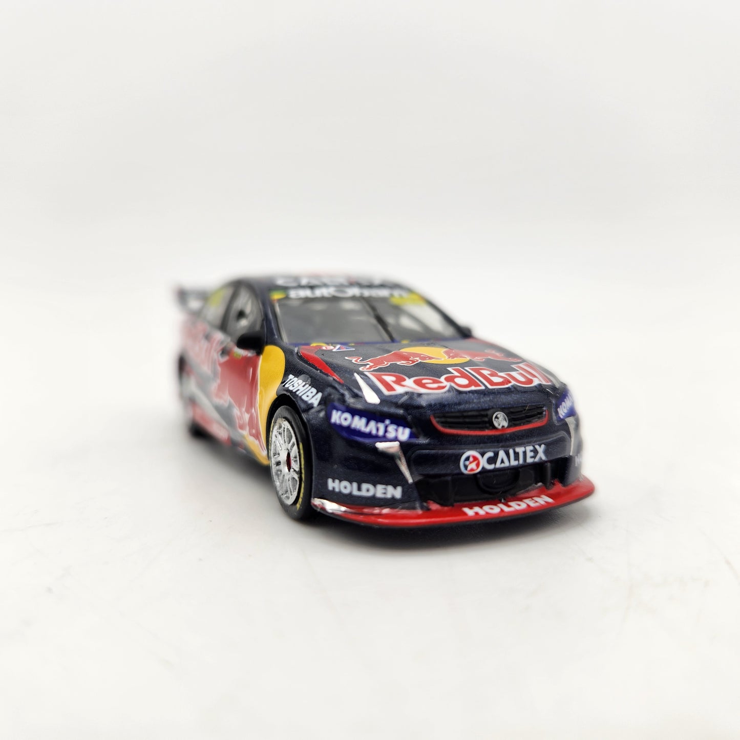 Biante - Holden VF Commodore 2015 Bathurst 1000 Winner Red Bull Racing (Lowndes/Richards) - 1:64 Scale