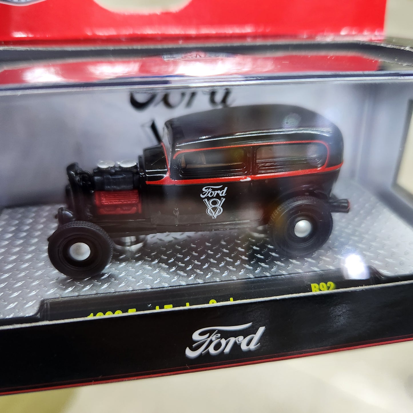 M2 Machines - 'Auto-Thentics' Mix 92 - 1932 Ford Tudor Sedan