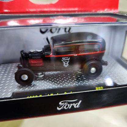 M2 Machines - 'Auto-Thentics' Mix 92 - 1932 Ford Tudor Sedan
