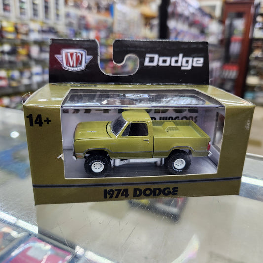 M2 Machines - 'Auto-Thentics' Mix 92 -1974 Dodge W200 Power Wagon