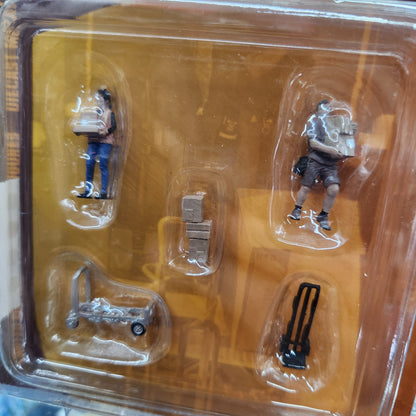 American Diorama - Diecast Figures - Courier Service - 1:64 Scale