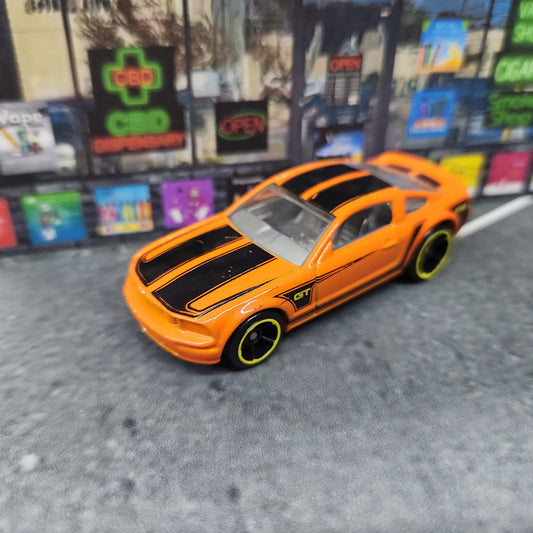 Uncarded - Hot Wheels - 2005 Ford Mustang GT (Orange/Black) - 1:64 Scale