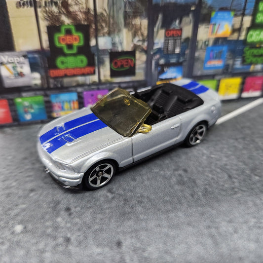 Uncarded - Hot Wheels - 2007 Shelby GT 500 Convertible - 1:64 Scale