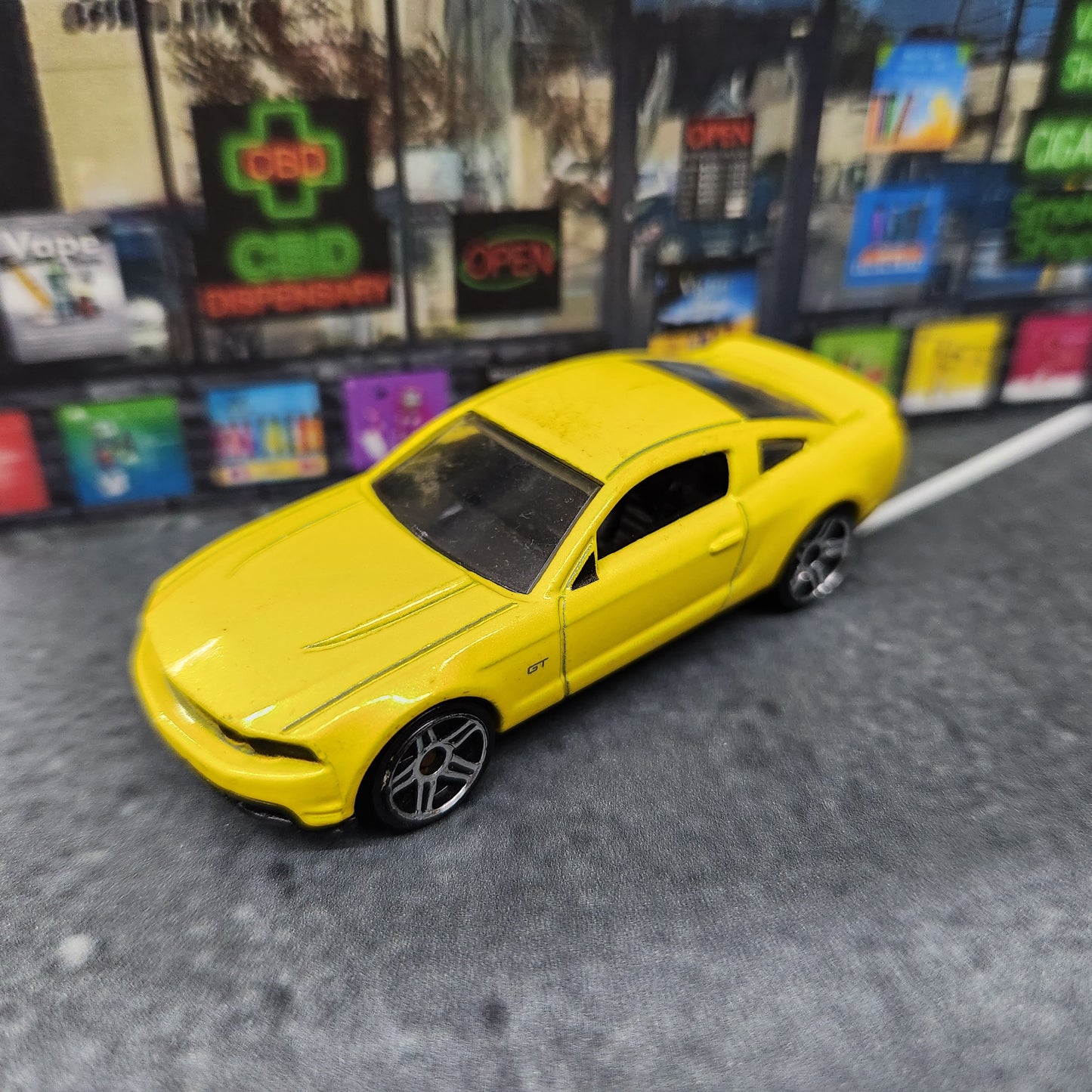 Uncarded - Hot Wheels - 2010 Ford Mustang GT (Yellow) - 1:64 Scale