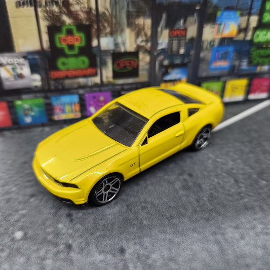 Uncarded - Hot Wheels - 2010 Ford Mustang GT (Yellow) - 1:64 Scale