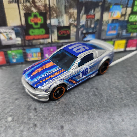 Uncarded - Hot Wheels - 2007 Ford Mustang #16 - 1:64 Scale