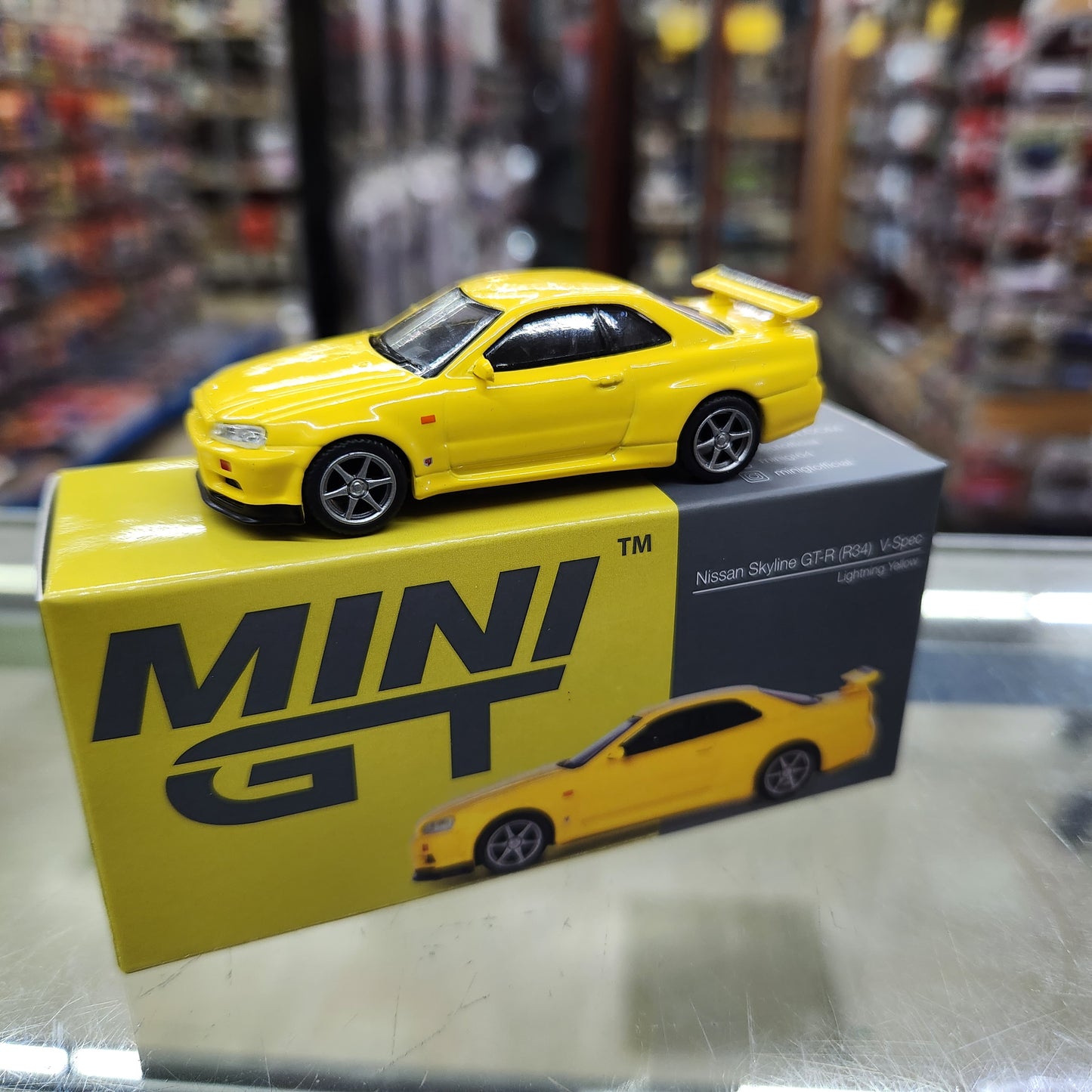 MiniGT - Nissan Skyline GT-R (34) V-Spec Lighting Yellow
