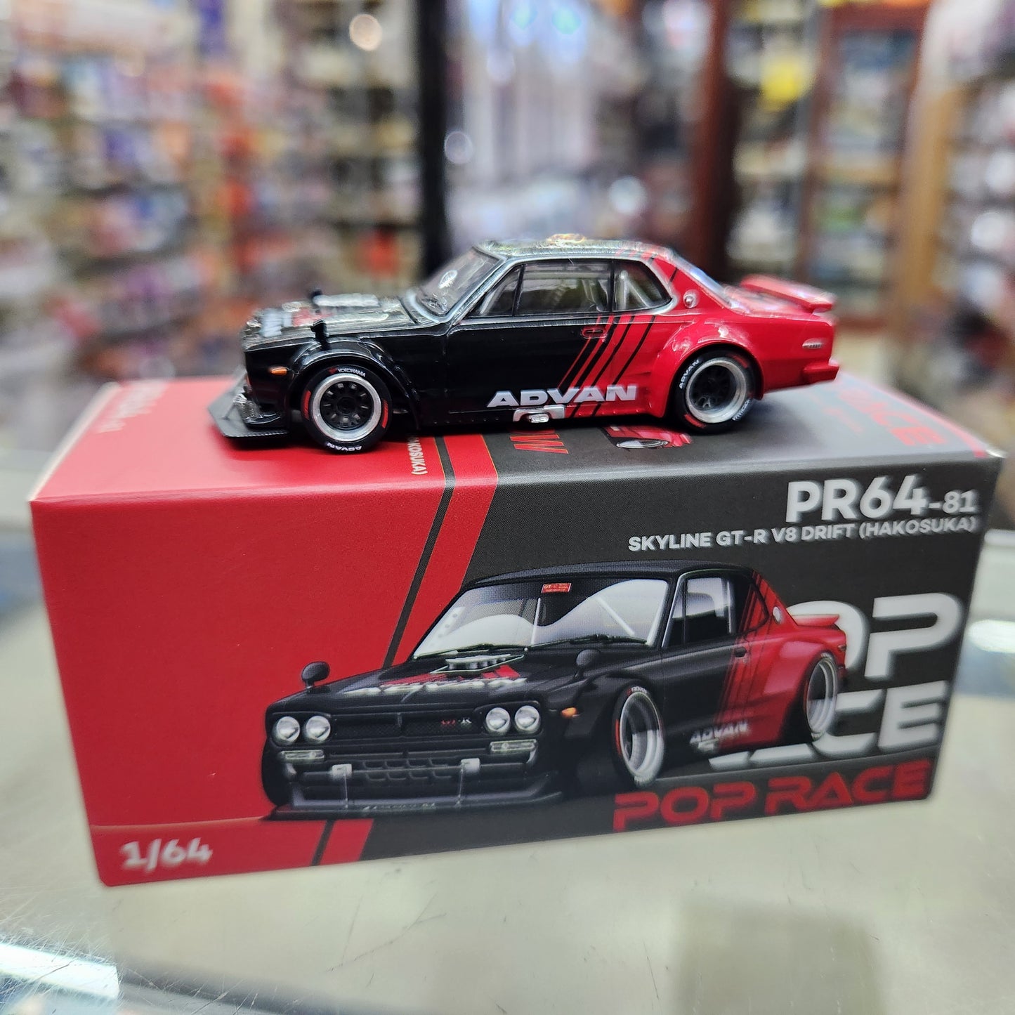 Pop Race - Nissan Skyline GT-R V8 Drift 'Advan' - 1:64 Scale