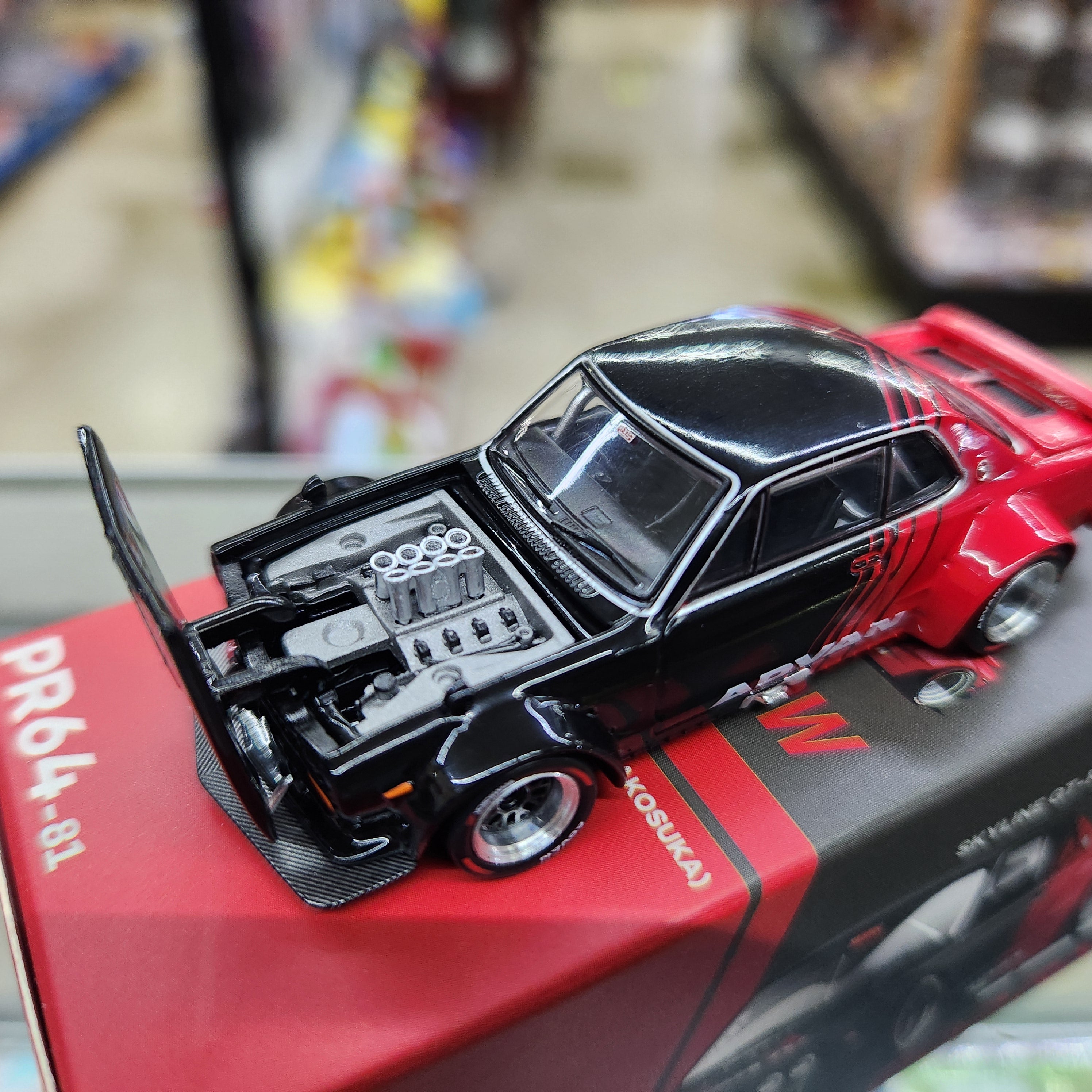 Pop Race - Nissan Skyline GT-R V8 Drift 'Advan' - 1:64 Scale