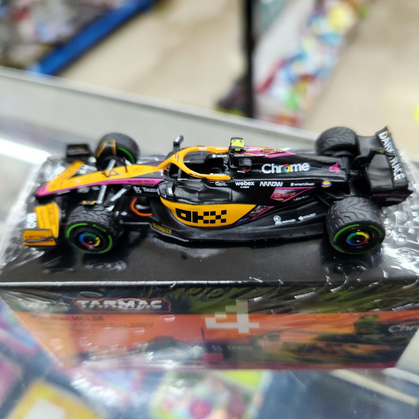 Tarmac Works - 2022 McLaren F1 MCL36 Japanese Grand Prix - #4 Lando Norris - 1:64 Scale