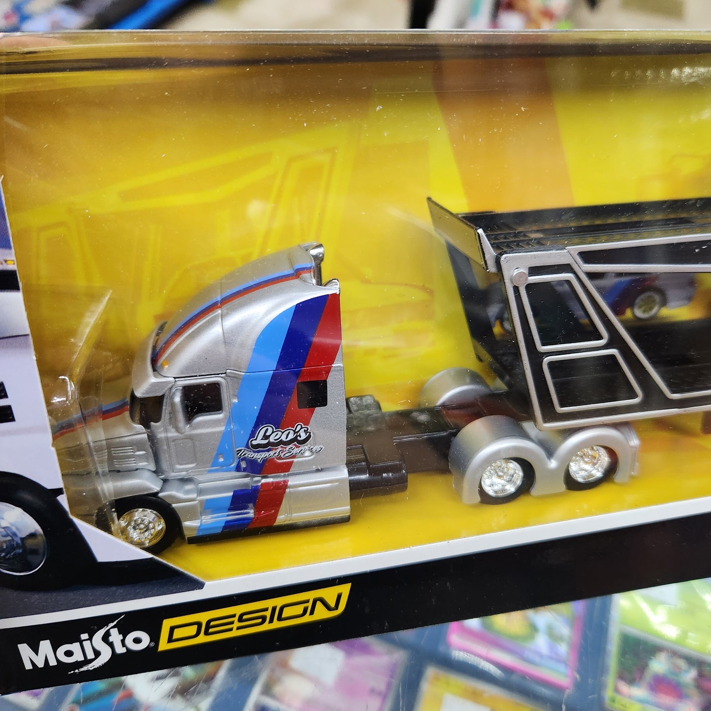 Maisto - Mack Anthem Car Transporter with 1988 BMW 3 Series M3 - 1:64 Scale