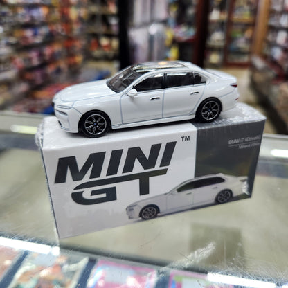 MiniGT - BMW i7 xDrive60 Mineral White - 1:64 Scale