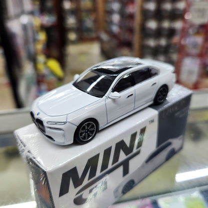 MiniGT - BMW i7 xDrive60 Mineral White - 1:64 Scale
