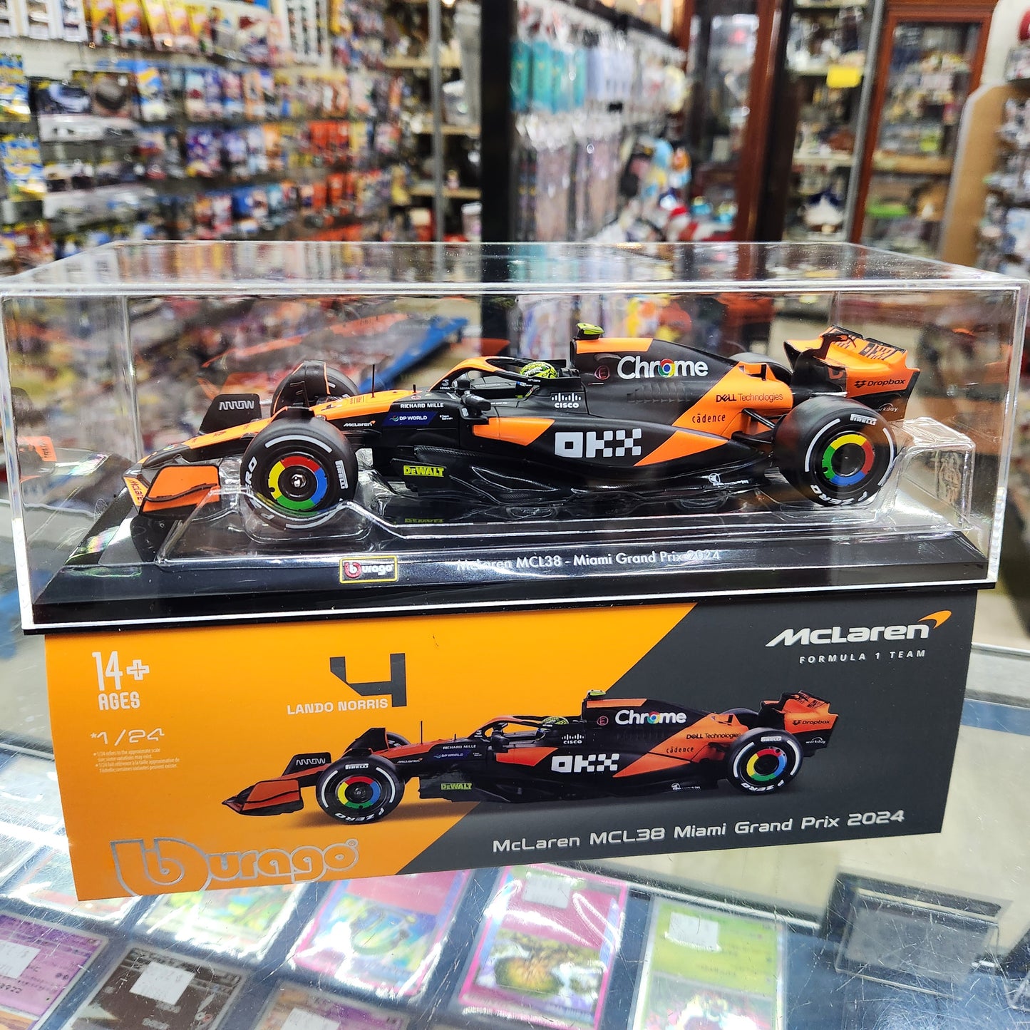 Bburago - 2024 McLaren F1 MCL38 in Showcase (Miami 2024) - #4 Lando Norris - 1:24 Scale