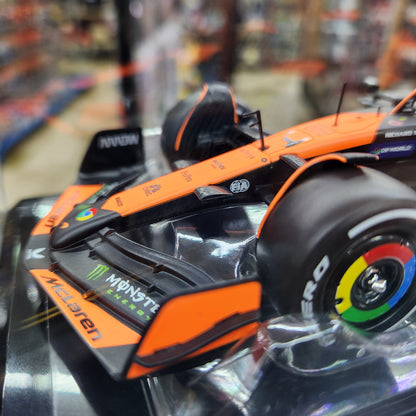 Bburago - 2024 McLaren F1 MCL38 in Showcase (Miami 2024) - #4 Lando Norris - 1:24 Scale