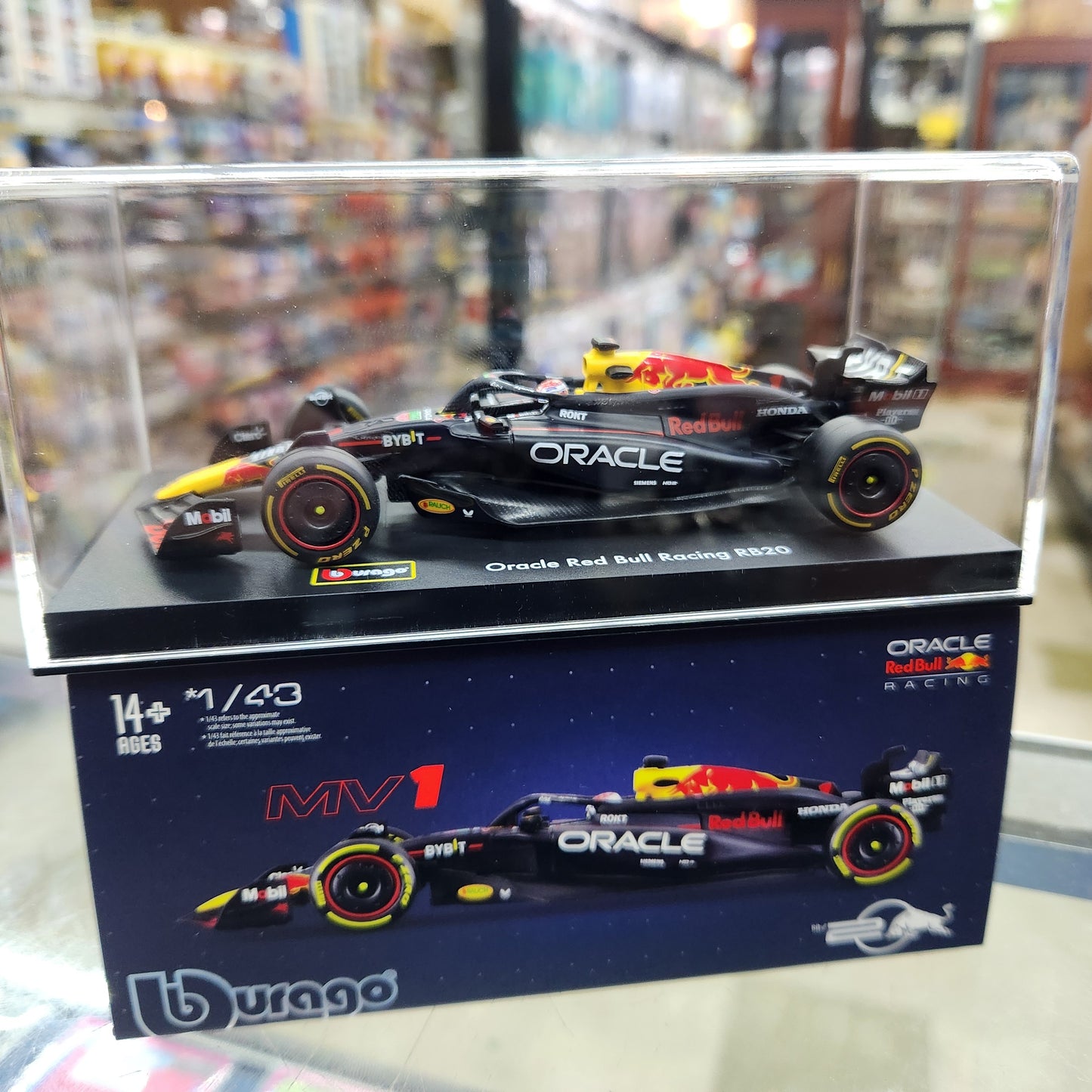 Bburago - 2024 F1 Oracle Red Bull Racing RB20 with Helmet - #1 Max Verstappen - 1:43 Scale