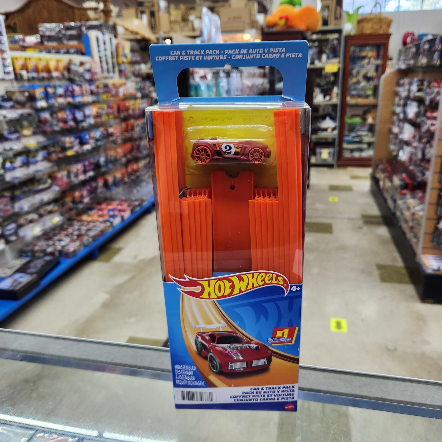 Hot Wheels - Car and Track Pack - 1:64 Scale