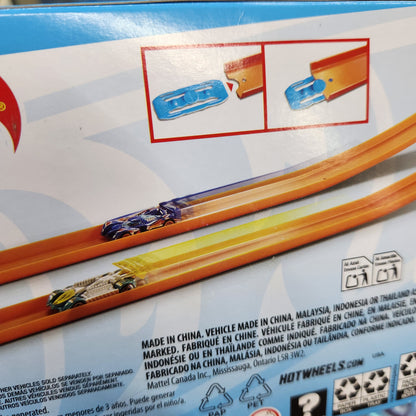 Hot Wheels - Car and Track Pack - 1:64 Scale
