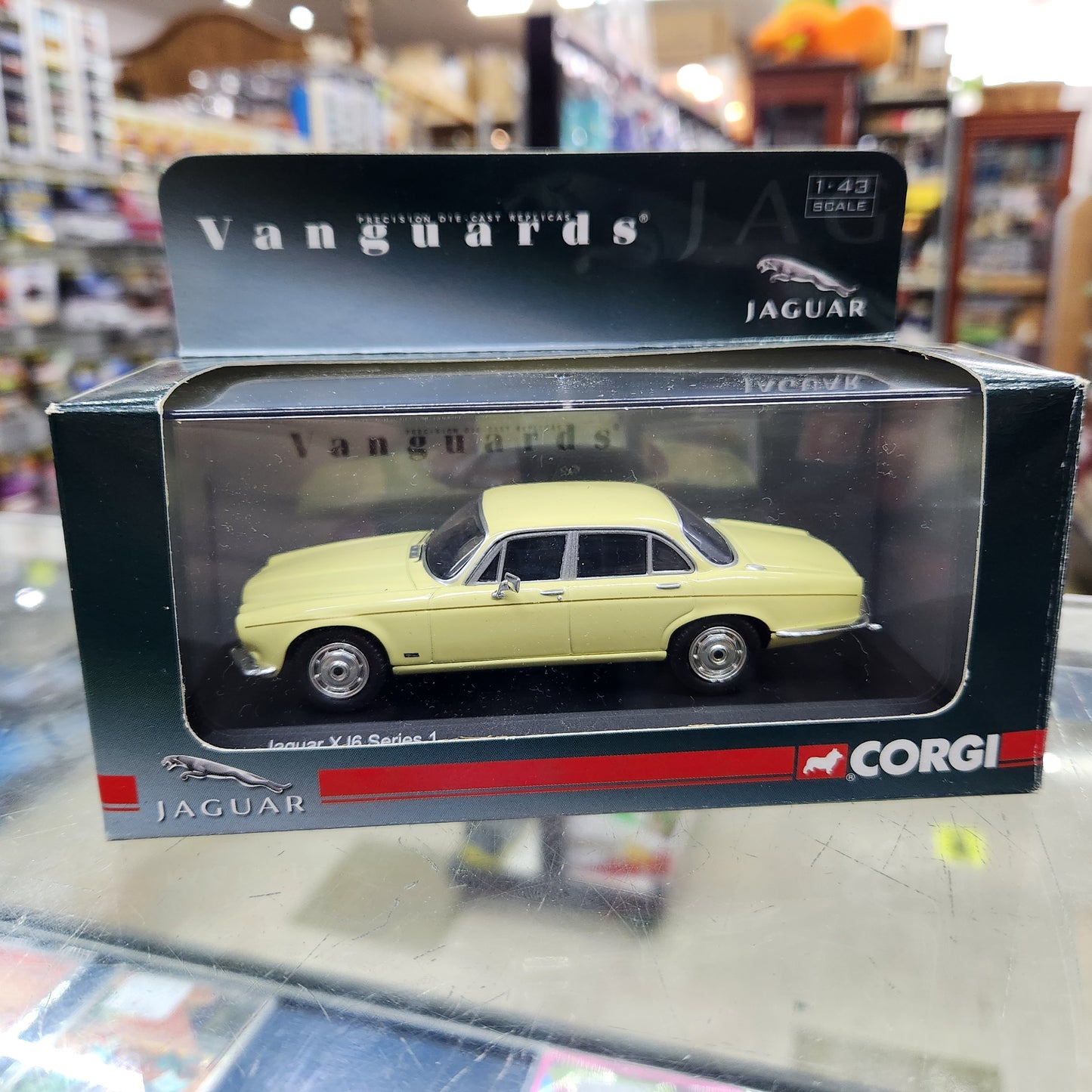 Corgi - Jaguar XJ6 Series 1 (Pale Primrose) - 1:43 Scale