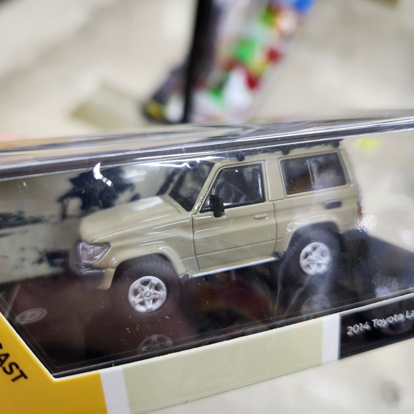Para64 - Toyota Land Cruiser 71 Short Wheel Base (Sandy Taupe) - 1:64 Scale