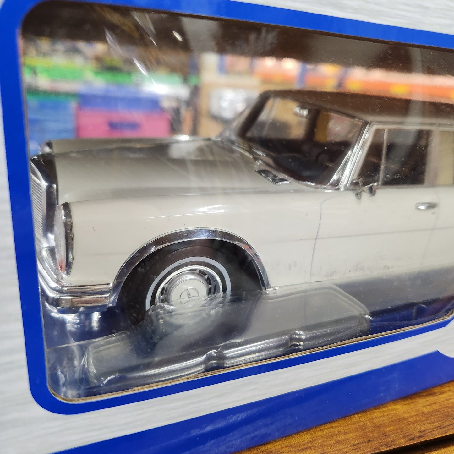 MCG - 1969 Mercedes-Benz 600 (White) - 1:18 Scale