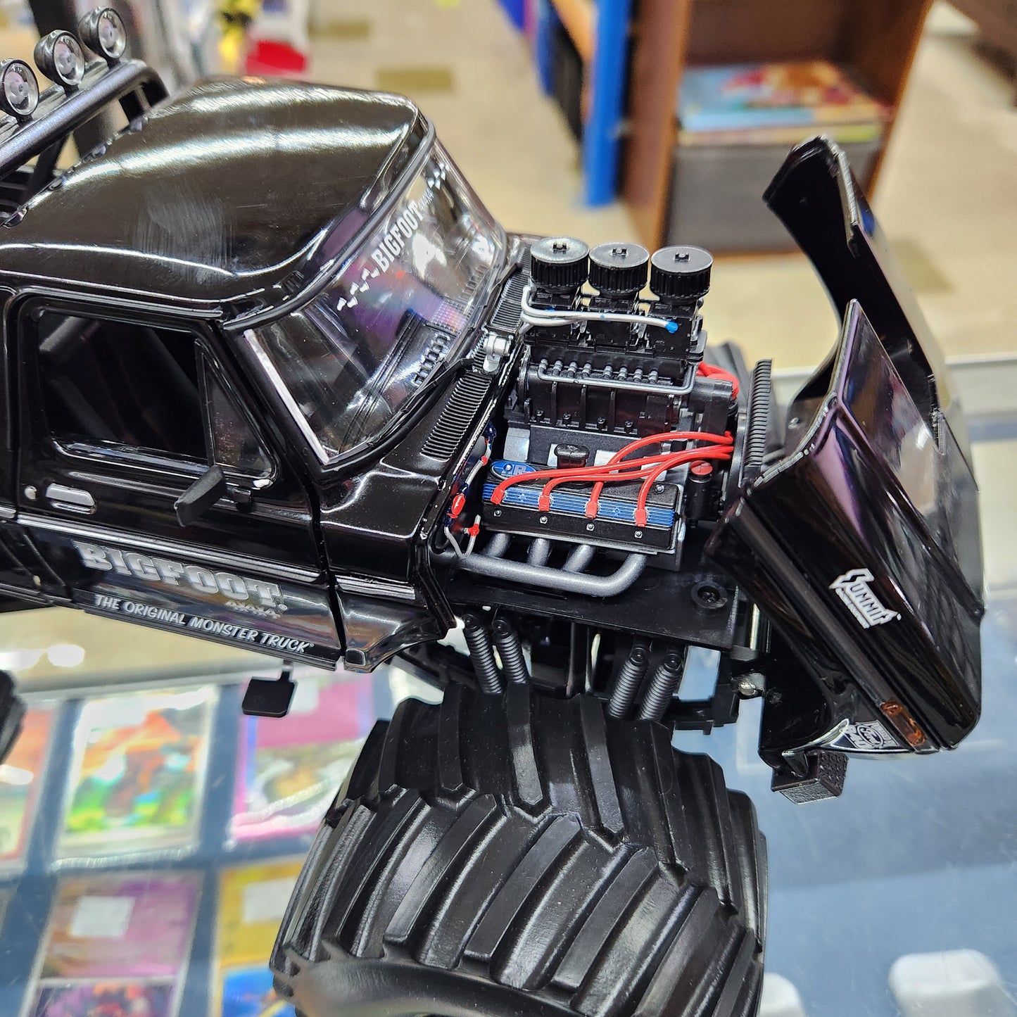 Greenlight - 1974 Ford F-250 Monster Truck 'Bigfoot #1' - Black Bandit Edition Kings of Crunch - 1:18 Scale