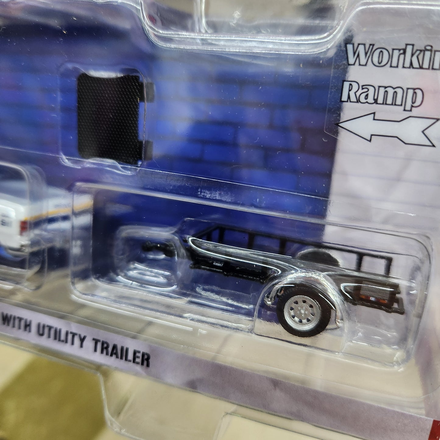 Greenlight - Hot Pursuit 'Hitch & Tow' Series 1 - 1990 Dodge Ram D-250 with Trailer - Philadelphia PD - 1:64 Scale