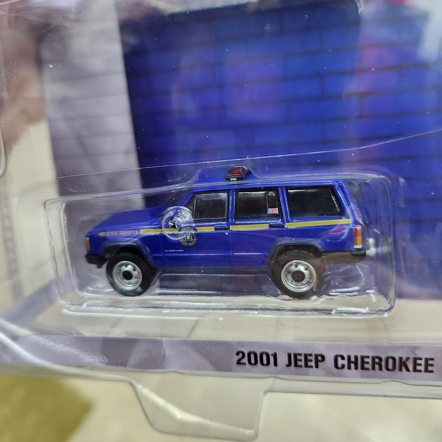 Greenlight - Hot Pursuit 'Hitch & Tow' Series 1 - 2001 Jeep Cherokee with Cargo Trailer - New York State Police - 1:64 Scale