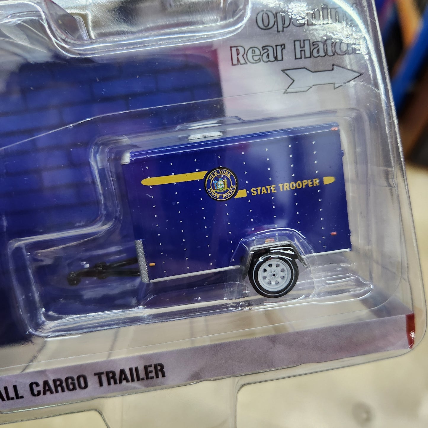 Greenlight - Hot Pursuit 'Hitch & Tow' Series 1 - 2001 Jeep Cherokee with Cargo Trailer - New York State Police - 1:64 Scale