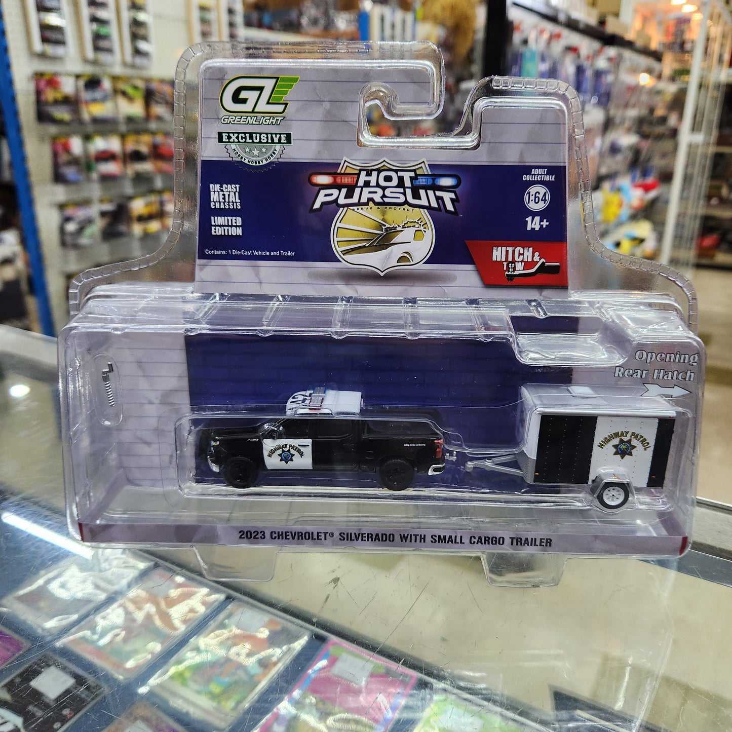 Greenlight - Hot Pursuit 'Hitch & Tow' Series 1 - 2023 Chevrolet Silverado with Trailer - California Highway Patrol - 1:64 Scale