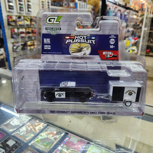 Greenlight - Hot Pursuit 'Hitch & Tow' Series 1 - 2023 Chevrolet Silverado with Trailer - California Highway Patrol - 1:64 Scale