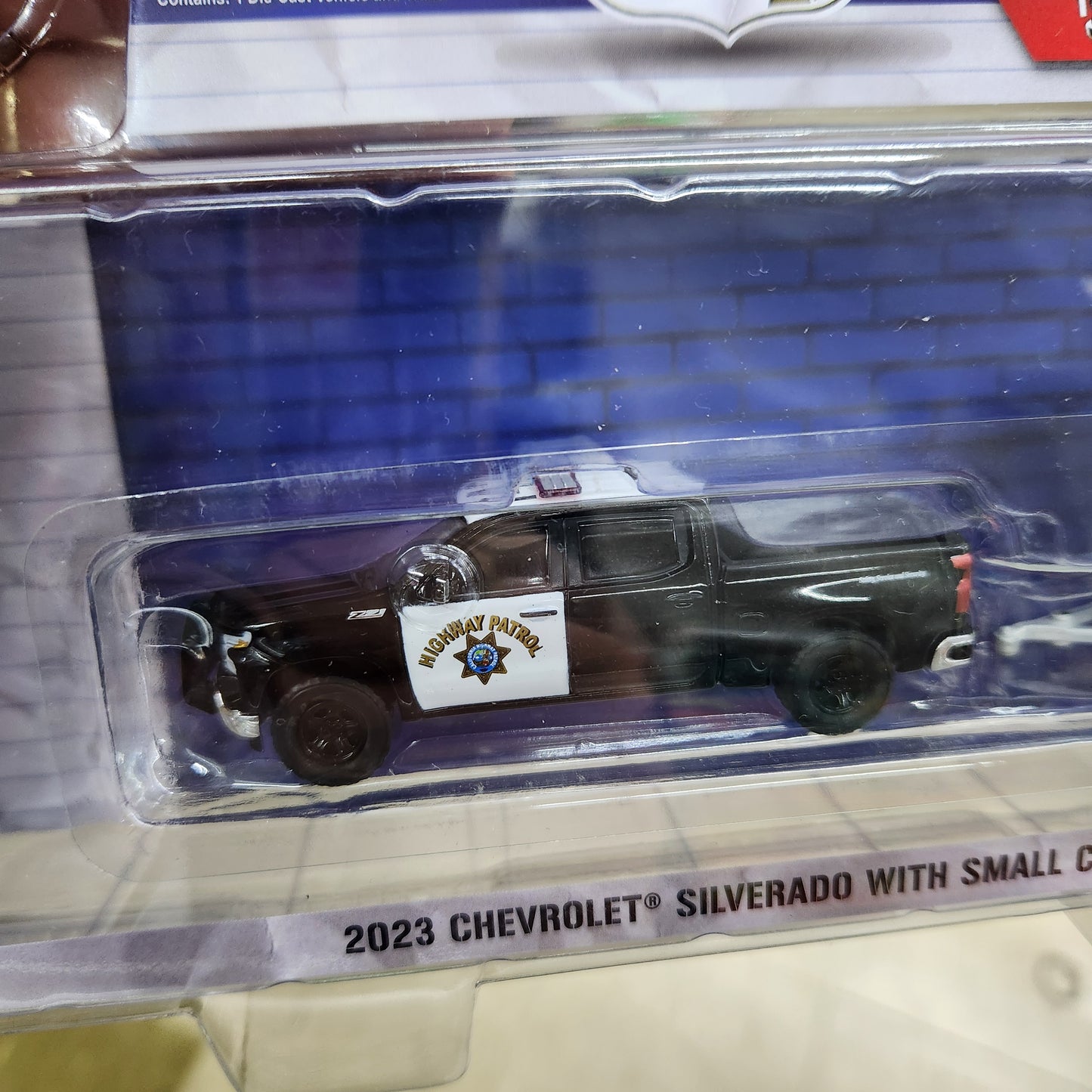 Greenlight - Hot Pursuit 'Hitch & Tow' Series 1 - 2023 Chevrolet Silverado with Trailer - California Highway Patrol - 1:64 Scale