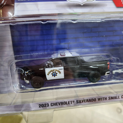 Greenlight - Hot Pursuit 'Hitch & Tow' Series 1 - 2023 Chevrolet Silverado with Trailer - California Highway Patrol - 1:64 Scale