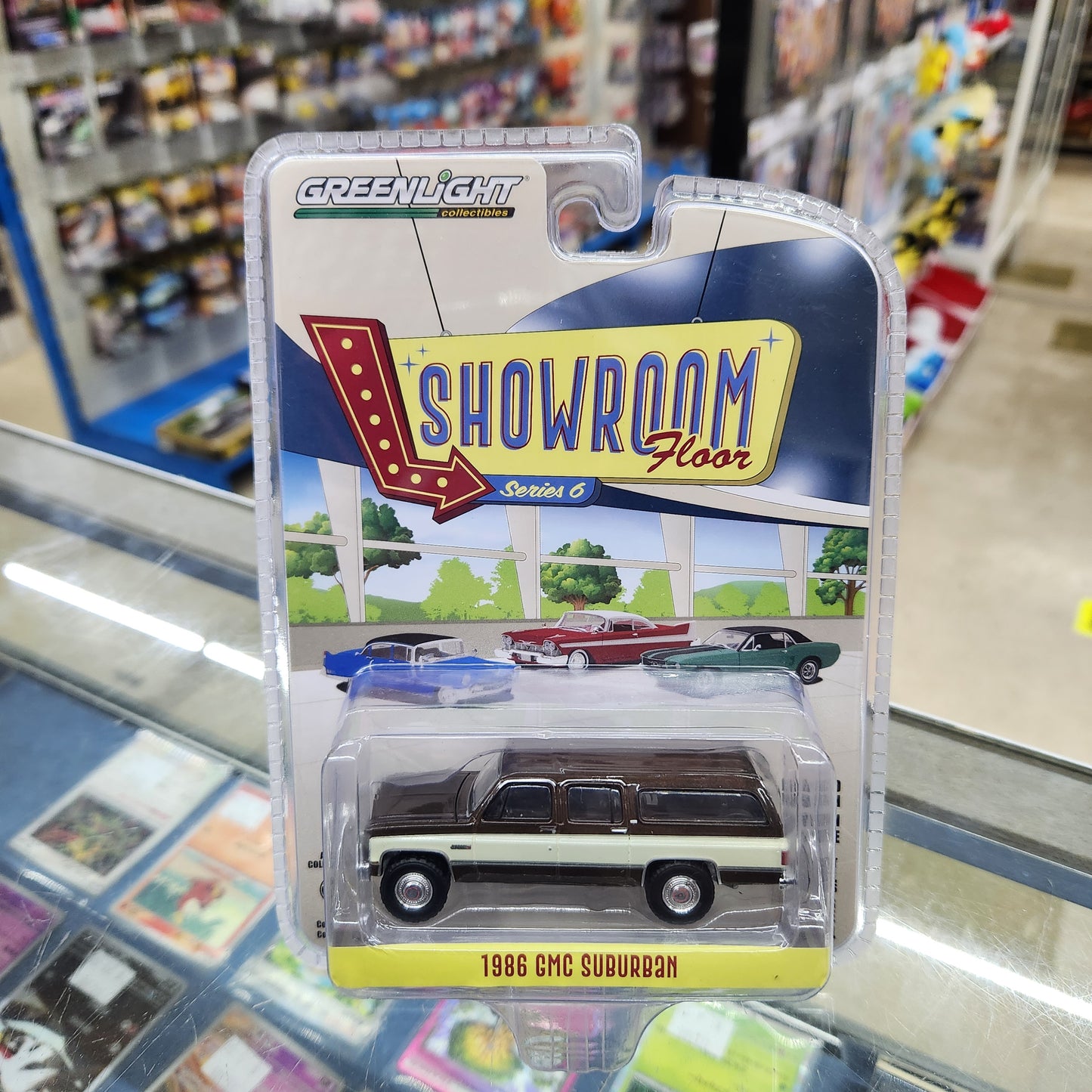 Greenlight - 'Showroom Floor' Series 6 - 1986 GMXC Suburban (Indian Bronze) - 1:64 Scale