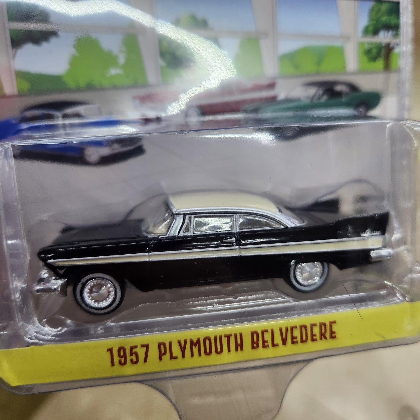 Greenlight - 'Showroom Floor' Series 6 - 1957 Plymouth Belvedere (Jet Black & Sand Dune White) - 1:64 Scale