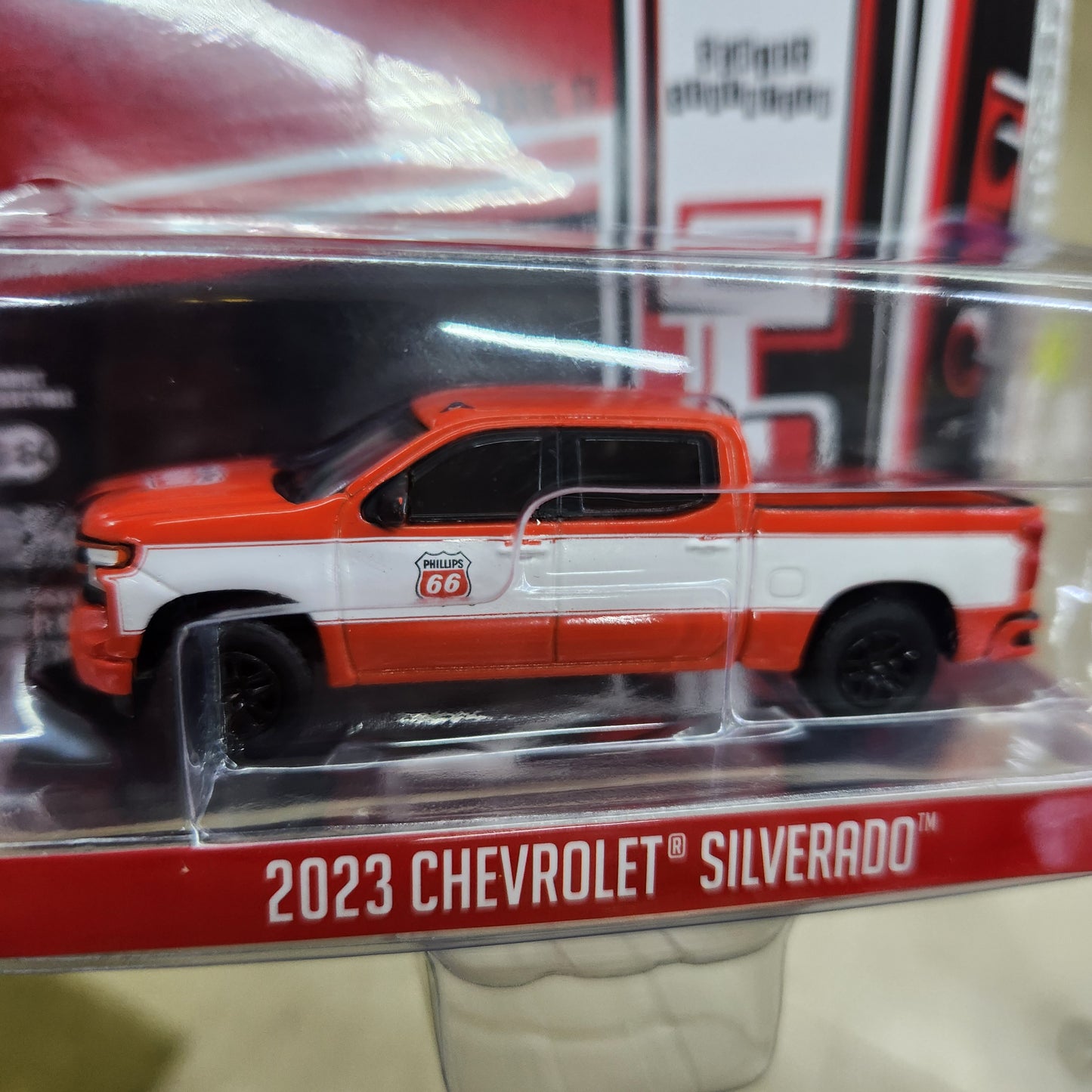 Greenlight - Running On Empty Series 17 - 2023 Chevrolet Silverado 'Quaker State' - 1:64 Scale