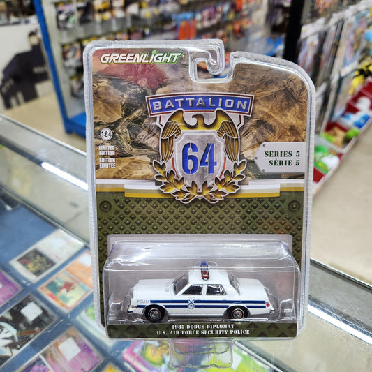 Greenlight - Battalion 64 Series 5 - 1985 Dodge Diplomat 'U.S Air Force' - 1:64 Scale