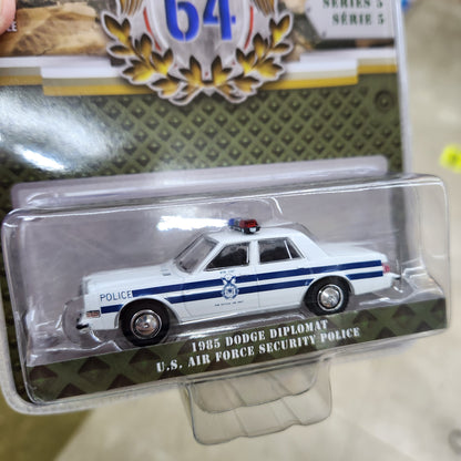 Greenlight - Battalion 64 Series 5 - 1985 Dodge Diplomat 'U.S Air Force' - 1:64 Scale