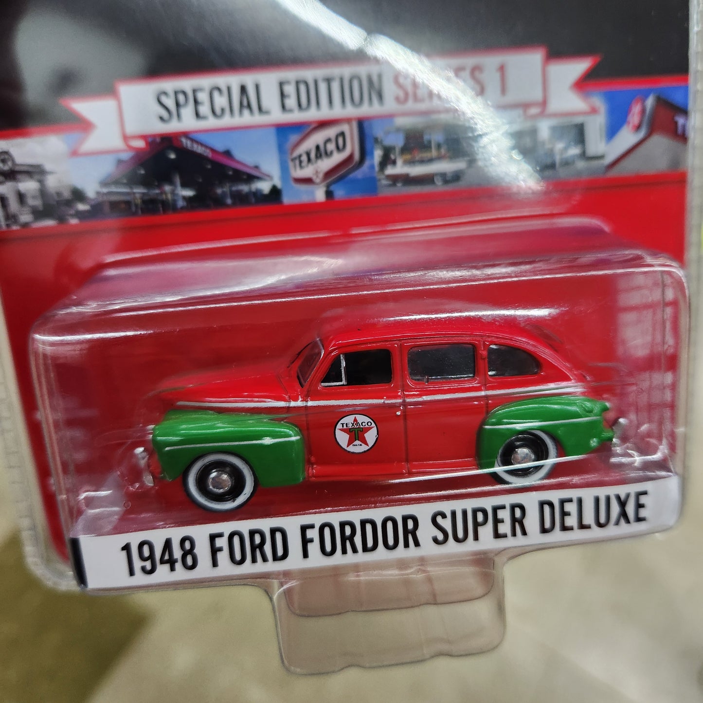 Greenlight - Texaco Special Edition Series 1 - 1948 Ford Fordor Super Deluxe - 1:64 Scale