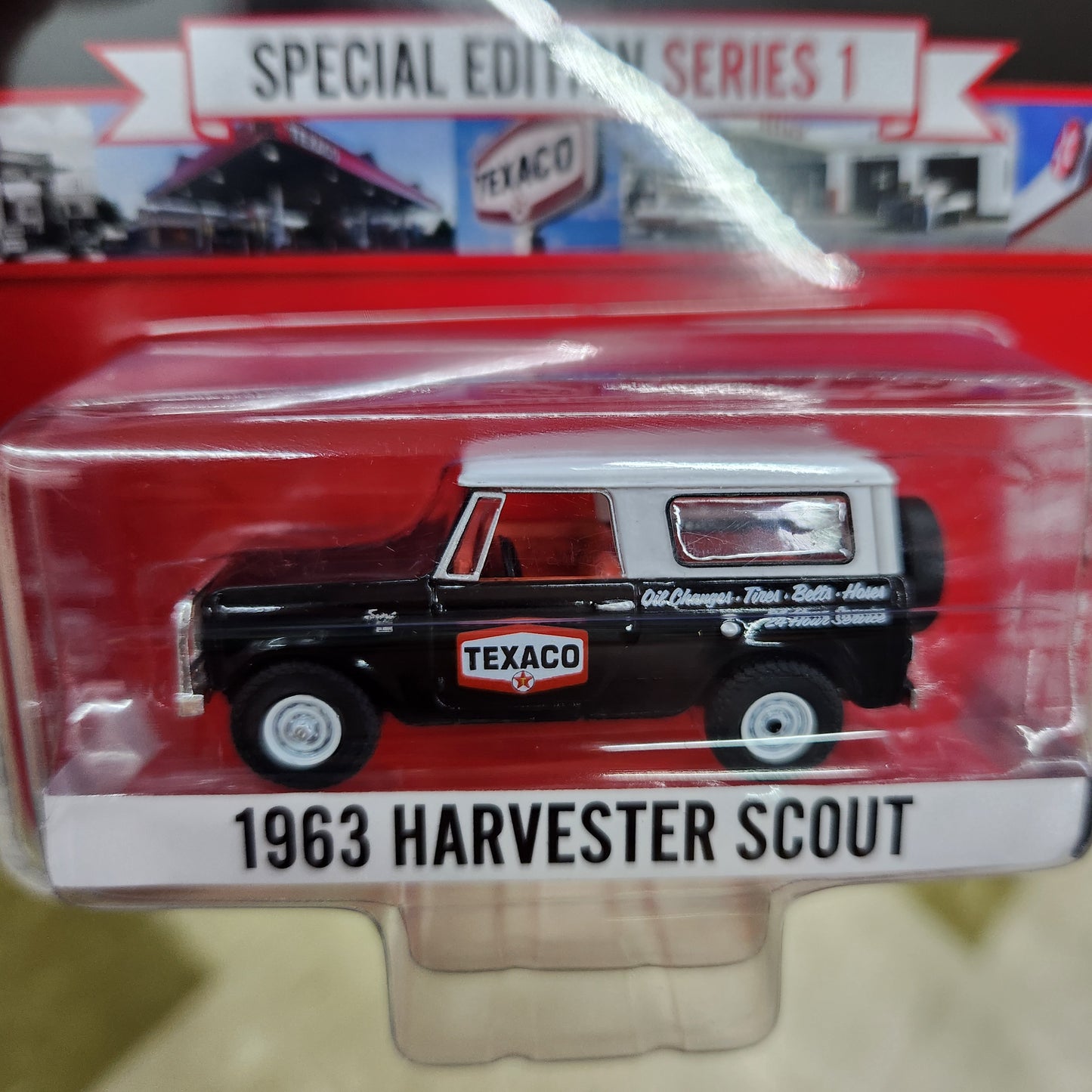 Greenlight - Texaco Special Edition Series 1 - 1963 International Harvester Scout - 1:64 Scale