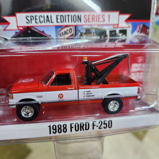 Greenlight - Texaco Special Edition Series 1 - 1988 Ford F-250 Tow Truck - 1:64 Scale