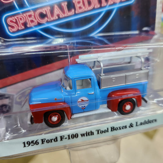 Greenlight - Chevron Special Edition Series 1 - 1956 Ford F-100 Utility - 1:64 Scale