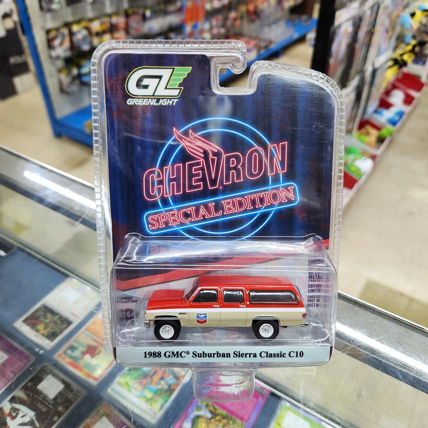 Greenlight - Chevron Special Edition Series 1 - 1988 GMC Suburban Sierra Classic C10 - 1:64 Scale