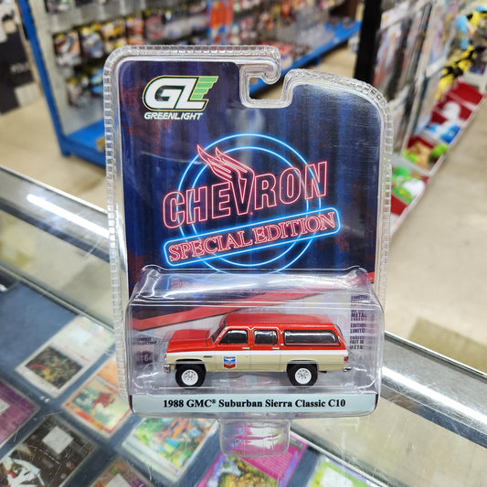 Greenlight - Chevron Special Edition Series 1 - 1988 GMC Suburban Sierra Classic C10 - 1:64 Scale