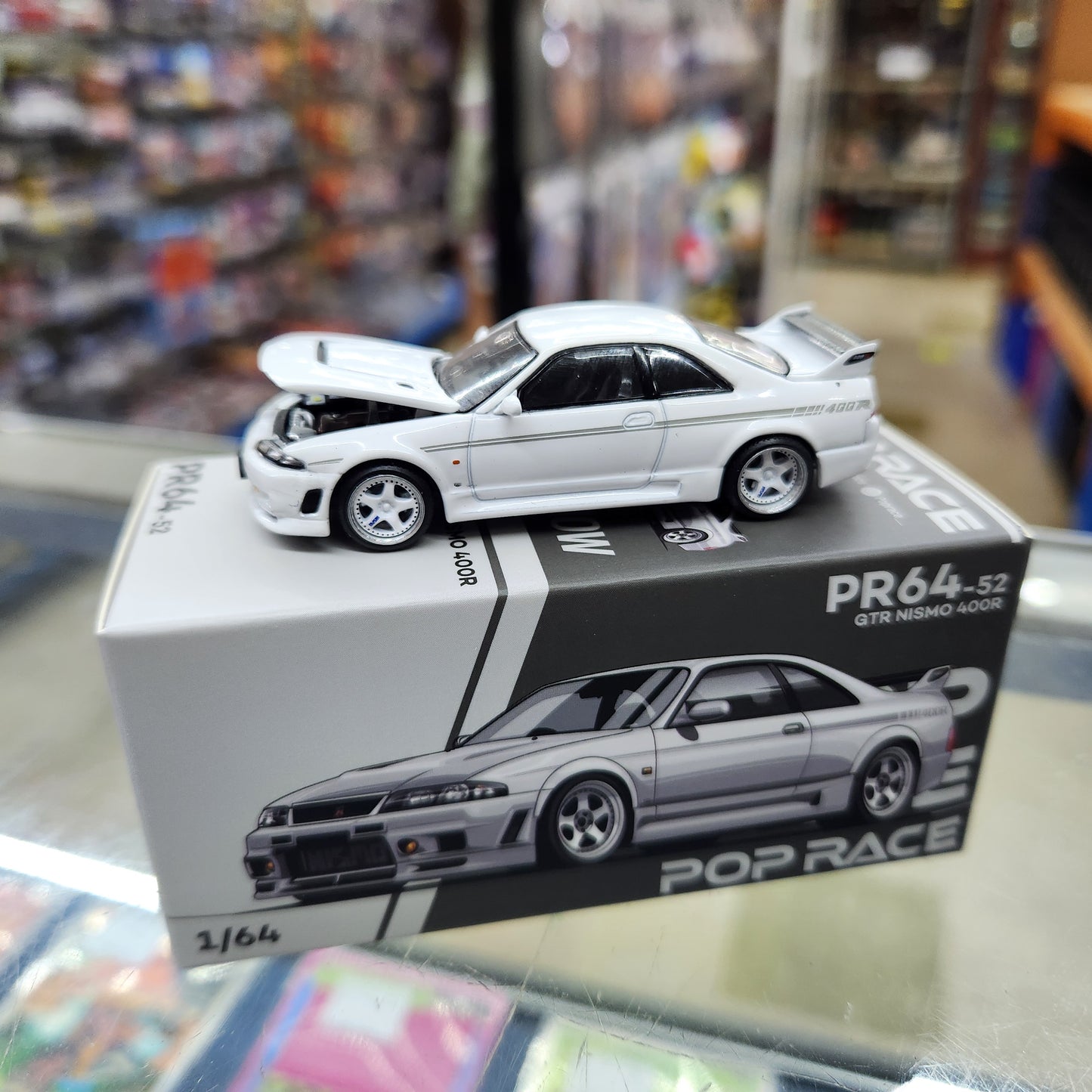 Pop Race - Nissan Skyline GT-R (R33) 400R (White) - 1:64 Scale