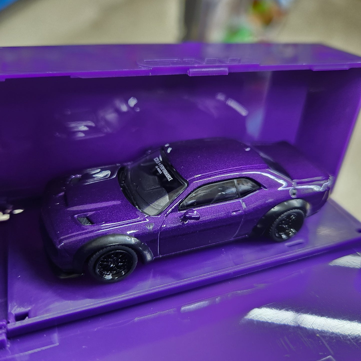 Tarmac Works - Dodge Challenger SRT Hellcat with Truck Special Edition