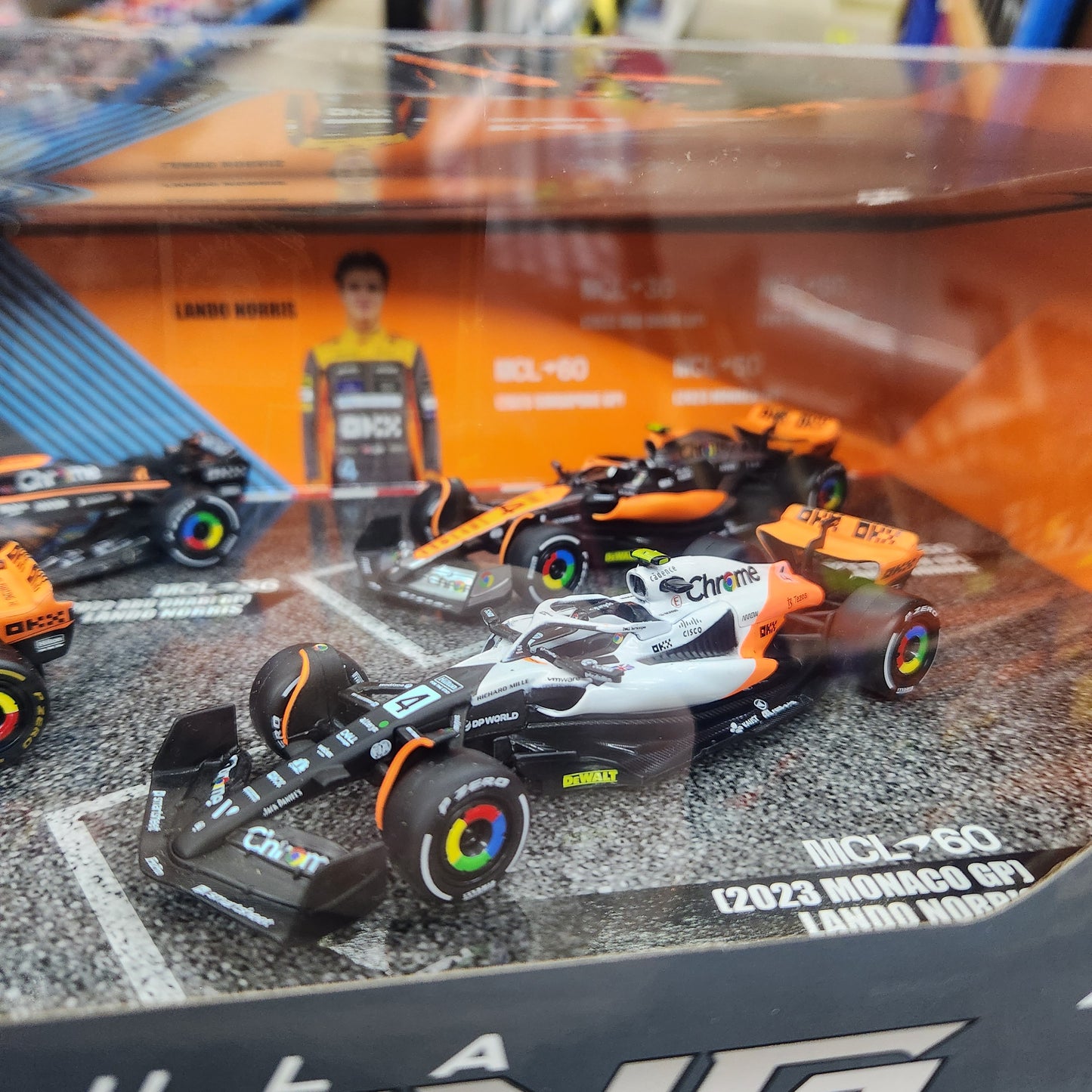 Bburago - 2022/2023 McLaren F1 #4 Lando Norris - 4 Car Gift Set - 1:43 Scale