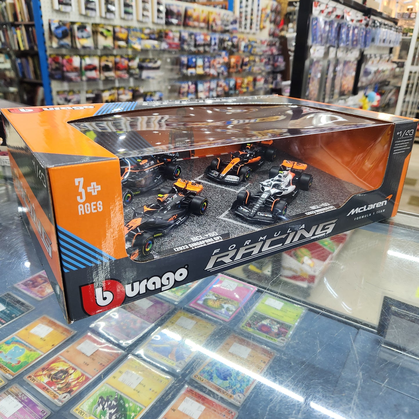 Bburago - 2022/2023 McLaren F1 #4 Lando Norris - 4 Car Gift Set - 1:43 Scale