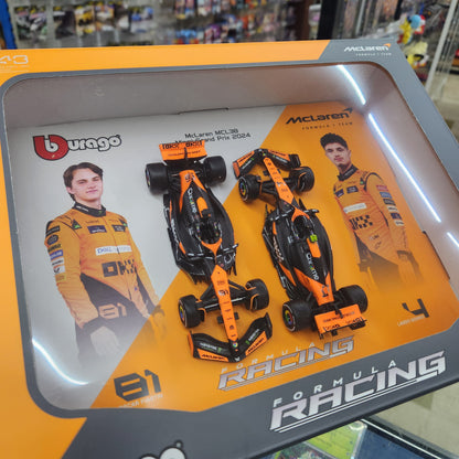 Bburago - 2024 McLaren MCL38 F1 (2 Car Gift Pack) - 1:43 Scale
