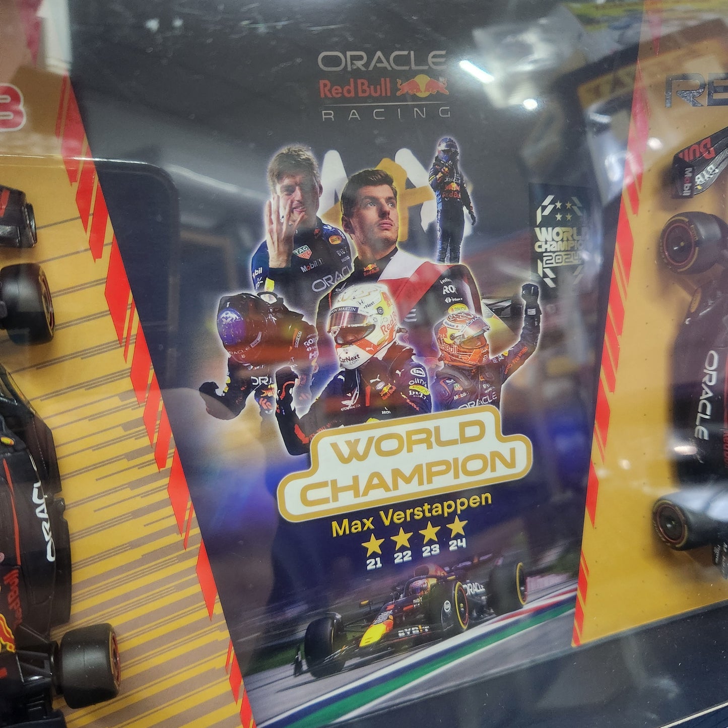 Bburago - Red Bull Racing F1 #1 Max Verstappen - World Championship 4 Car Gift Pack - 1:43 Scale
